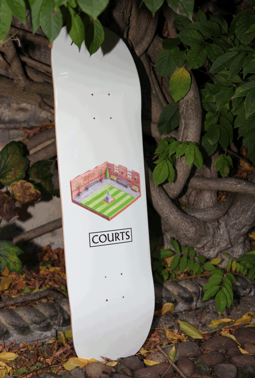 COURTS Courtyard Deck